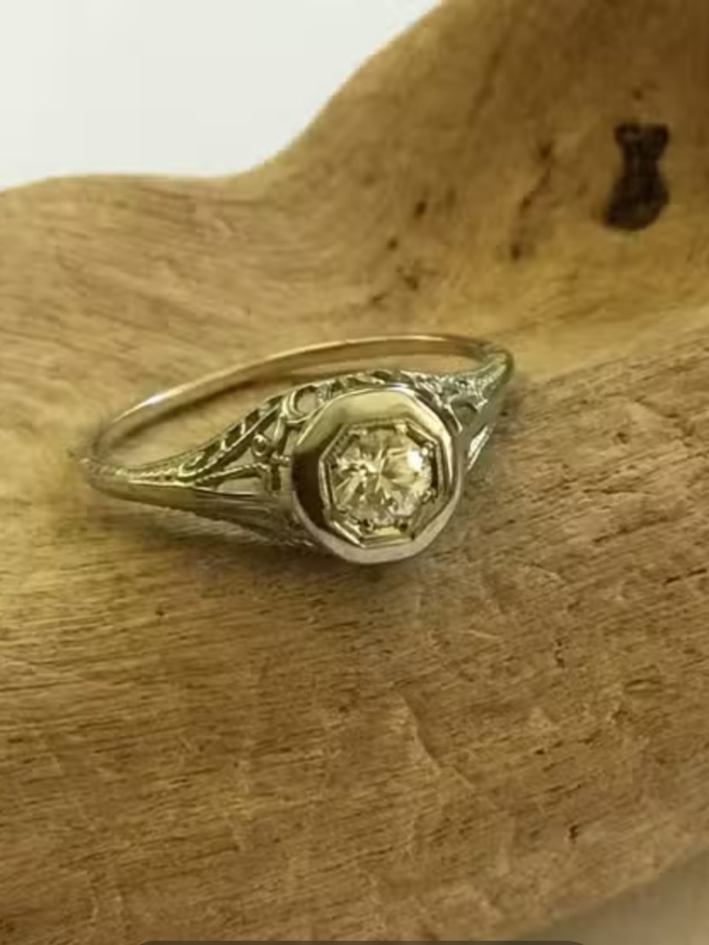 1920s Art Deco White Gold Diamond Ring